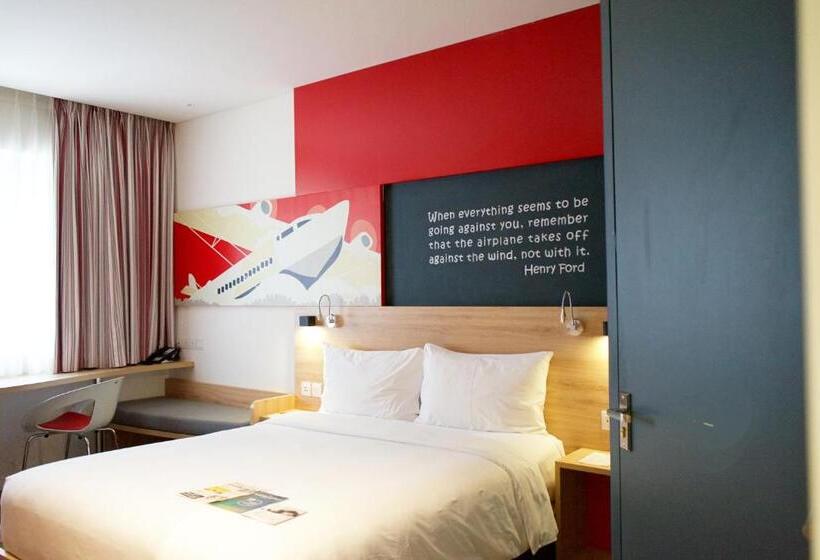 Escritório Estándar, Ibis Saigon Airport
