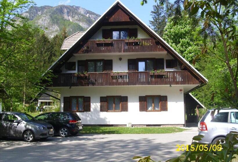 اتاق استاندارد با بالکن, Sobe In Apartmaji Pri Ukcu