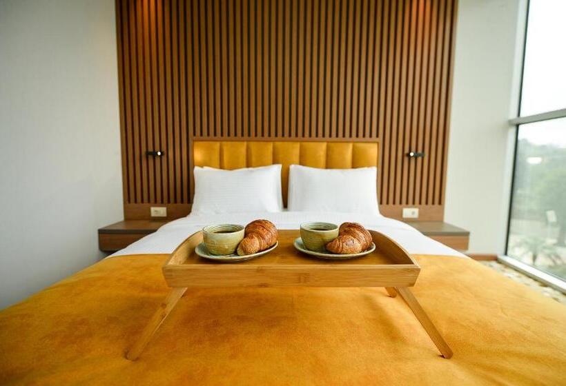 اتاق لوکس با بالکن و چشم‌انداز دریا, Calligraphy Hotel And Cottages