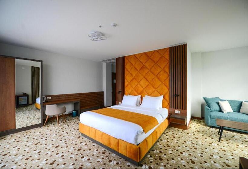 اتاق لوکس با بالکن و چشم‌انداز دریا, Calligraphy Hotel And Cottages