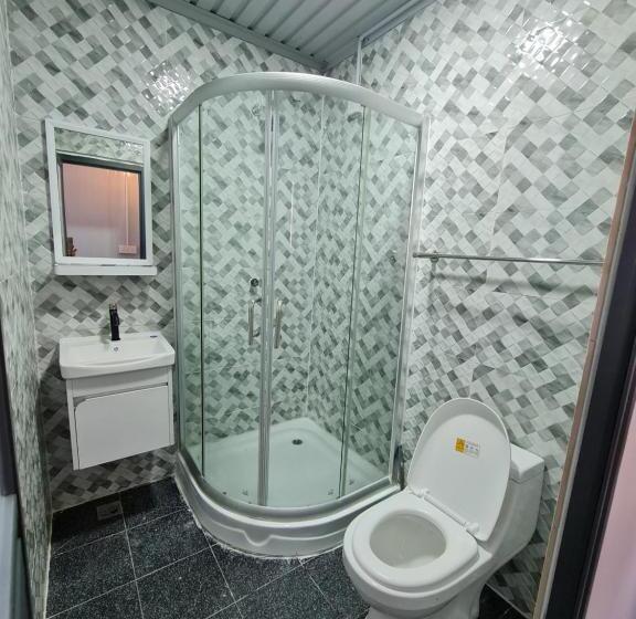 اتاق خانوادگی, Cheqma Tiny Chalet