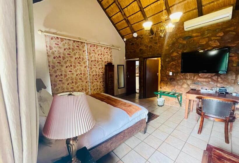 Номер Стандарт с Балконом, Pretoria Mansion Coral Tree Inn