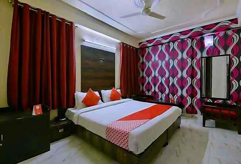 Номер Deluxe, Collection O Hotel Sky Inn