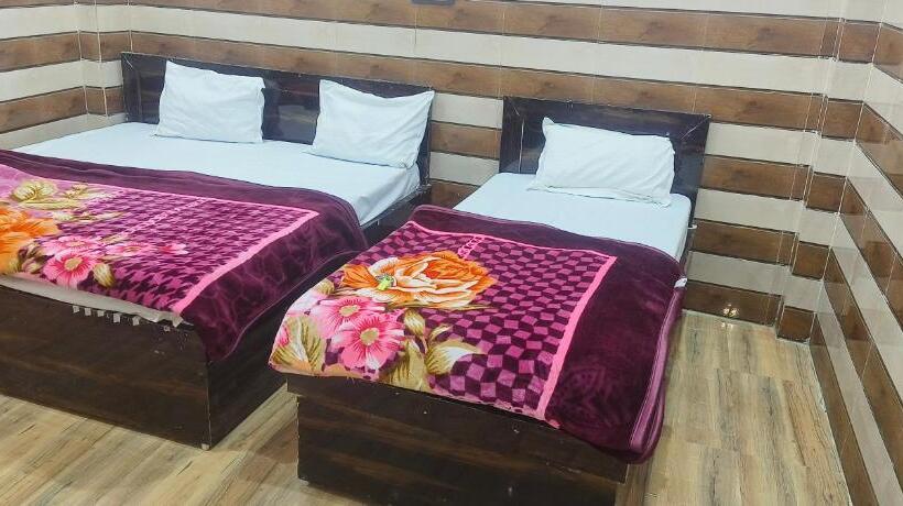 Quarto Triplo Deluxe, K.d.dham Near Prem Mandir