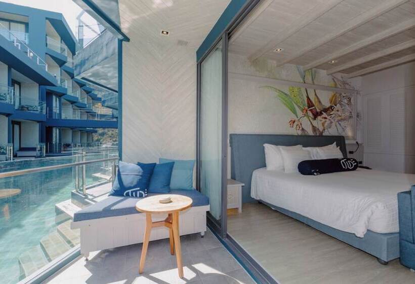 디럭스 룸, Tide Phuket Beach Front