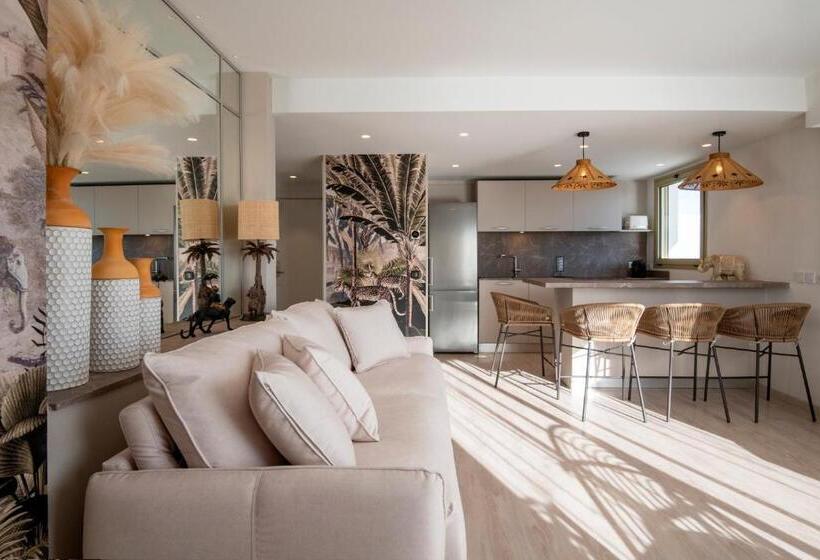 1 Bedroom Penthouse Apartment, Résidence Hôtelière Chambord Au Coeur De Menton   Entièrement Rénovée