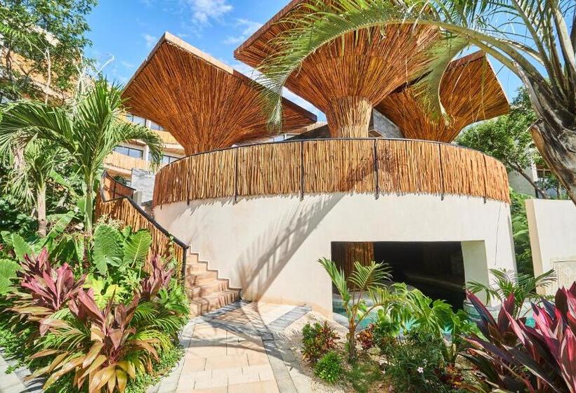 スタンダードルーム, Stylish Studio With Exclusive Amenities, Private Balcony With Bathtub, Shared Swimming Pool And Spa