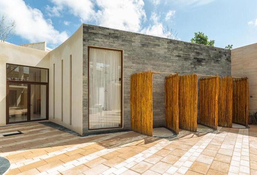 スタンダードルーム, Stylish Studio With Exclusive Amenities, Private Balcony With Bathtub, Shared Swimming Pool And Spa