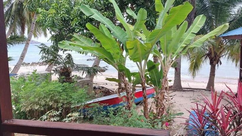 اتاق اکونومی, Ella S Place Salang Tioman