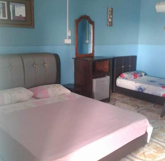 اتاق استاندارد سه نفره, Ella S Place Salang Tioman