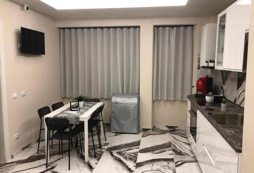 اتاق استاندارد با بالکن, Tom Luxury Home