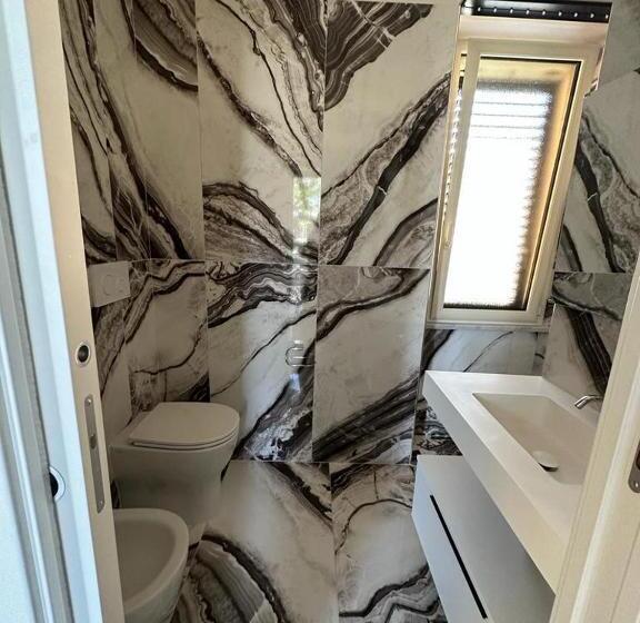 اتاق استاندارد با بالکن, Tom Luxury Home