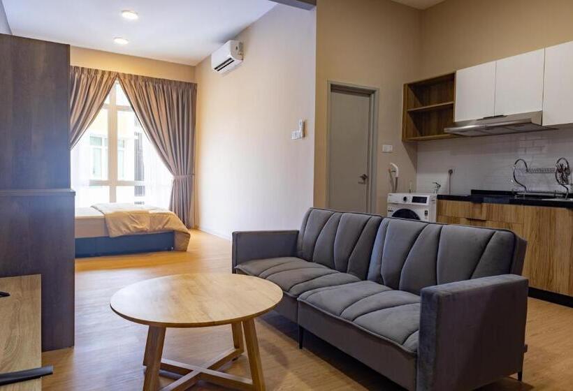 استودیوی استاندارد, Mahkota Valley Suite By Timorra