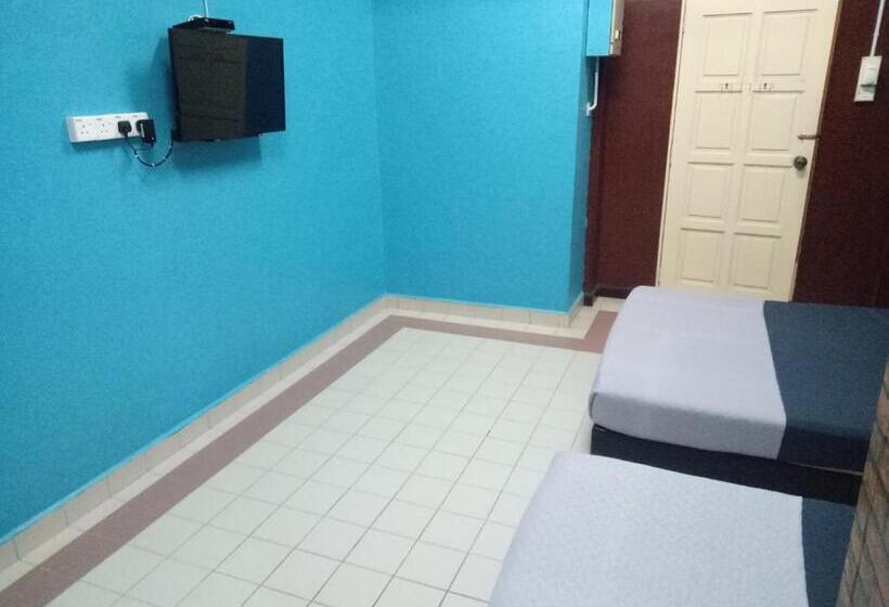 Трехместный Номер Deluxe, Kuala Besut Jetty Budget Hotel Ain   In Front Of Kuala Besut Jetty