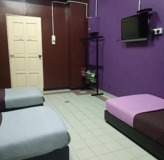Номер Стандарт Трехместный, Kuala Besut Jetty Budget Hotel Ain   In Front Of Kuala Besut Jetty