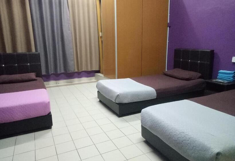 Номер Стандарт Трехместный, Kuala Besut Jetty Budget Hotel Ain   In Front Of Kuala Besut Jetty