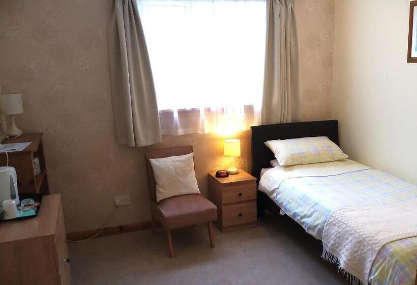 اتاق یک تخته با چشم‌انداز باغ, Glen B&b
