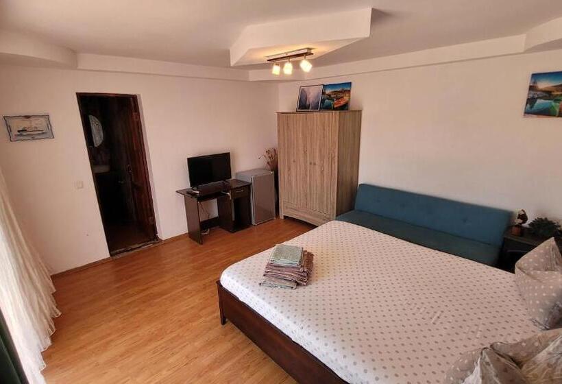 Standard Triple Room with Terrace, Casa Cristina Corbu
