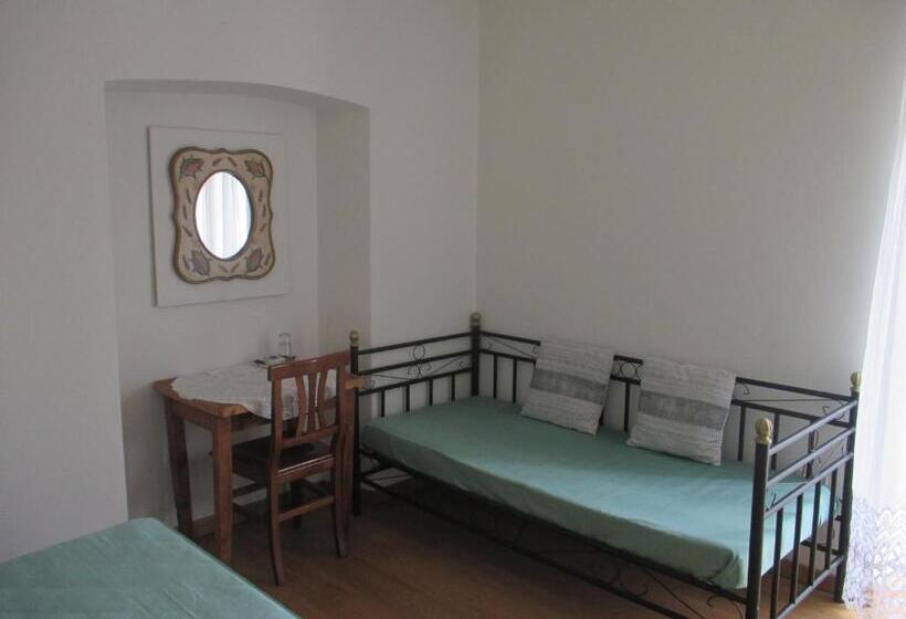 Семейный Номер Вид на Горы, Bed And Breakfast Il Ghiro