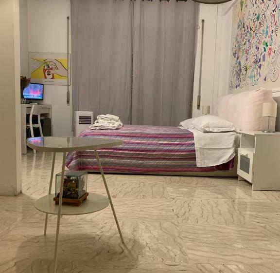 اتاق خانوادگی, 4 Season B&b Roma