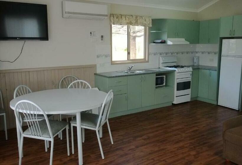 2침실 빌라 (자쿠지 구비), Canberra Carotel Motel