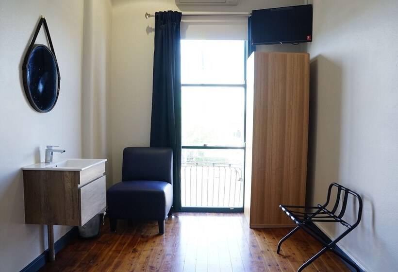 バスルーム共有のシングルスタンダード, Gunnedah