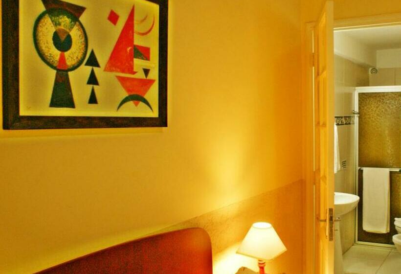 اتاق استاندارد سه نفره, Petit Rivera Hotel