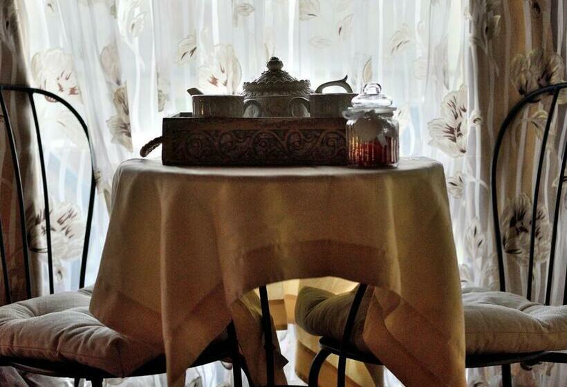 سوئیت جونیور با تراس, B&b Villa Del Sole Relais