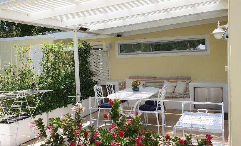 آپارتمان 1 خوابه با تراس, Constantia Cottages