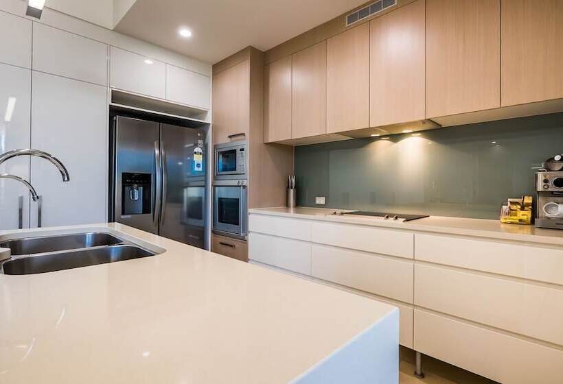 带两个卧室的顶楼公寓, White Shells Luxury Apartments