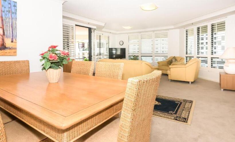 Апартаменты 2 Спальни, Victoria Square Apartments