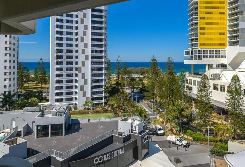 Апартаменты 3 Спальни, Victoria Square Apartments