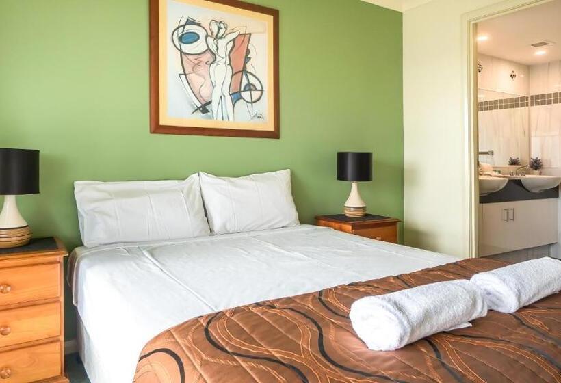Апартаменты 2 Спальни, Victoria Square Apartments