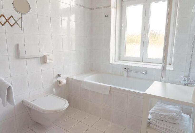 جناح جونيور مزوَّد بشرفة, Inselhotel Faakersee