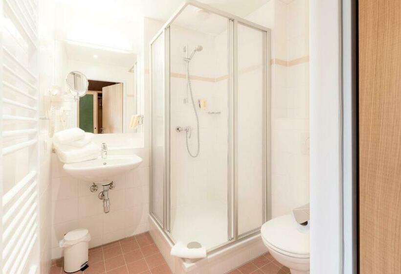 Номер Стандарт Трехместный, Jufa Hotel Stubenbergsee