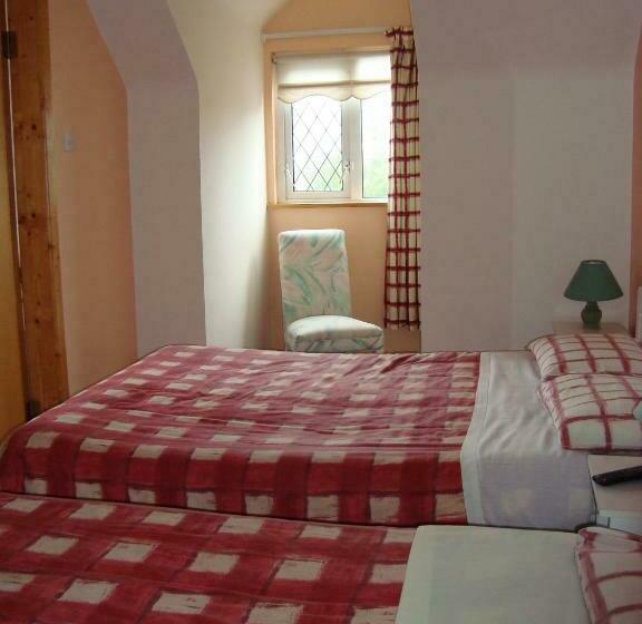 اتاق استاندارد سه نفره, Hy Breasal B&b