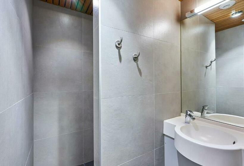 اتاق استاندارد, Jacques Brel Youth Hostel