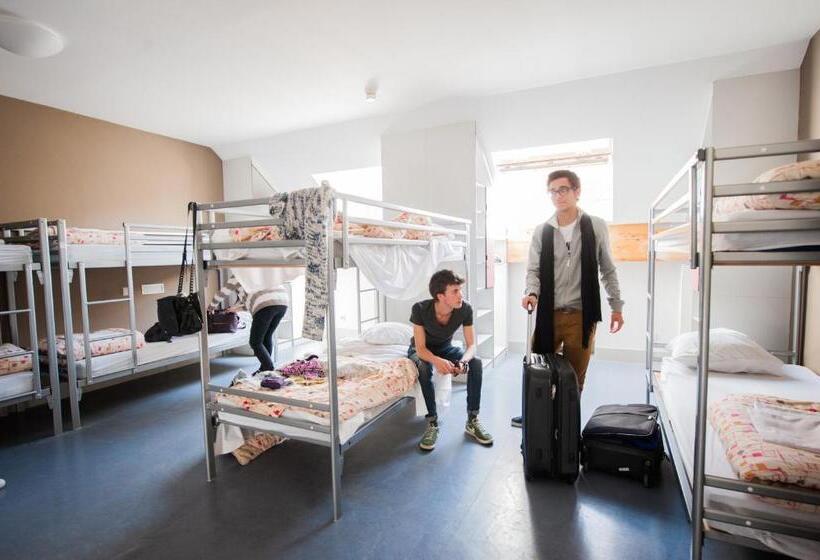 Economy Triple Room, Jacques Brel Youth Hostel