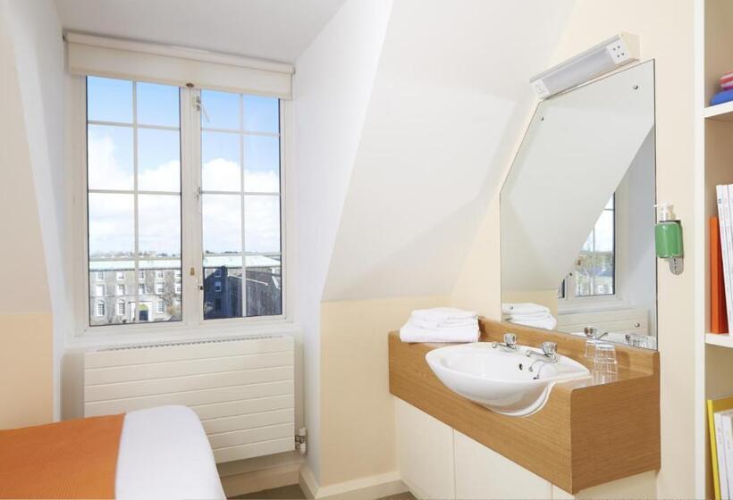 バス共有のスタンダードルーム, Maynooth Campus Accommodation