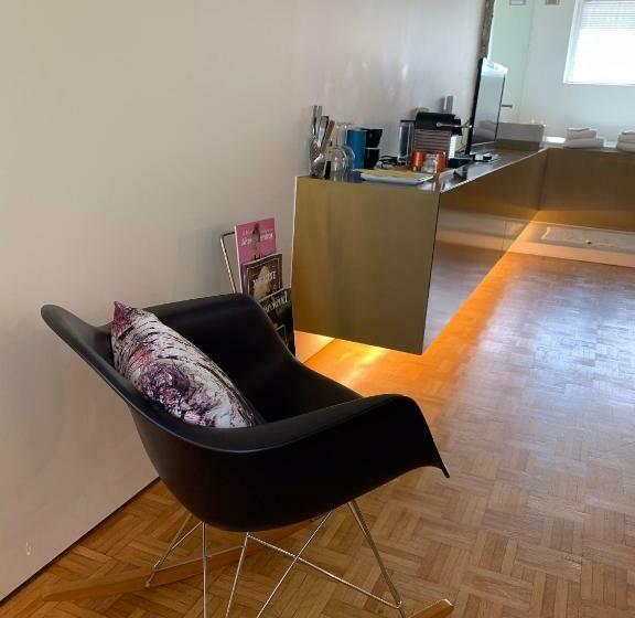 اتاق استاندارد, B&b Yellow Submarine