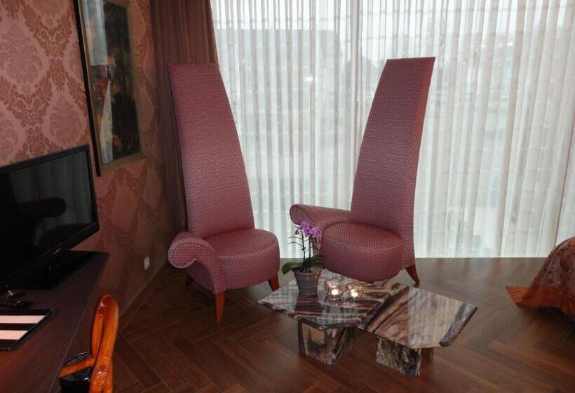 جناح جونيور, Art Of Dreams Deluxe 4 Stars