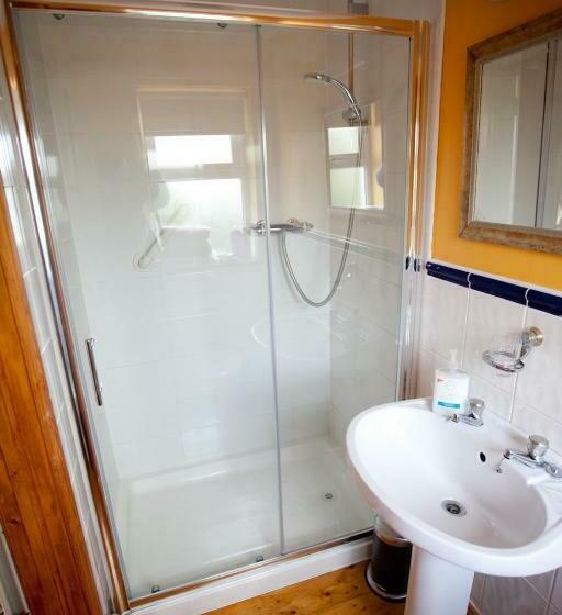 اتاق استاندارد سه نفره, Evergreen Bed & Breakfast