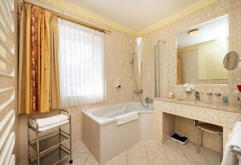 Семейный Номер, Schlosshotel Lacknerhof