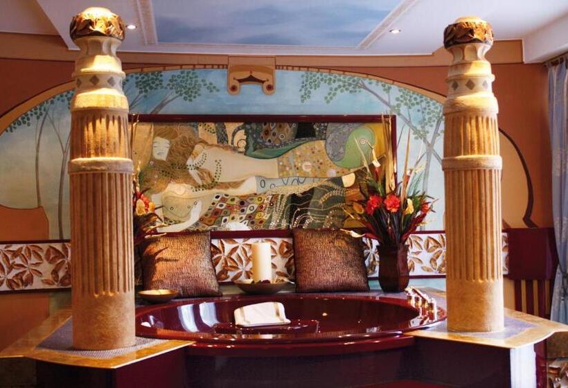 سوئیت با وان آب گرم, Schlosshotel Lacknerhof