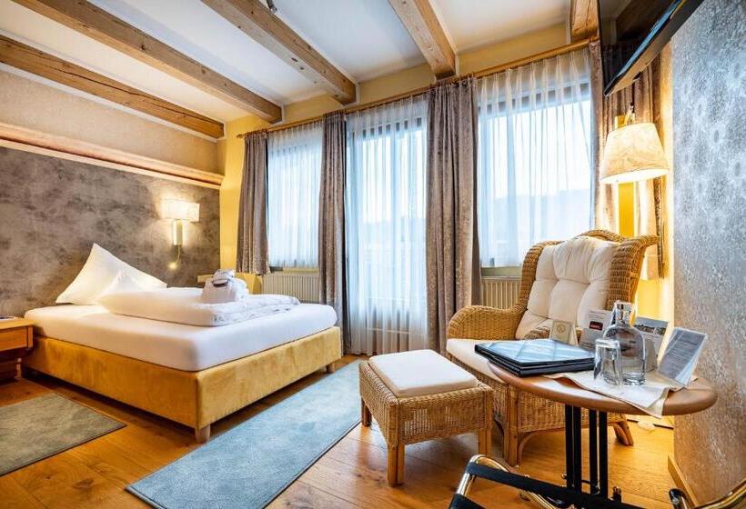 اتاق لوکس یک تخته, Schlosshotel Lacknerhof