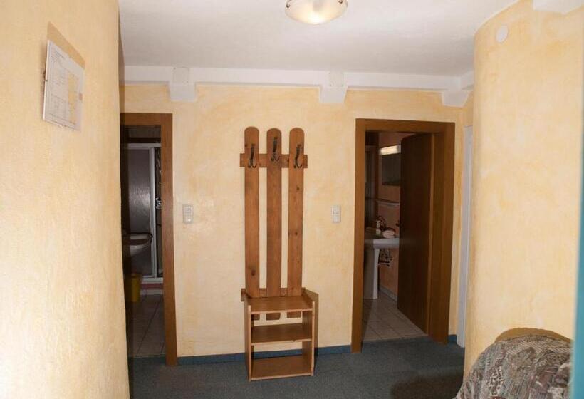 Люкс 3 Спальни, Pension Handle