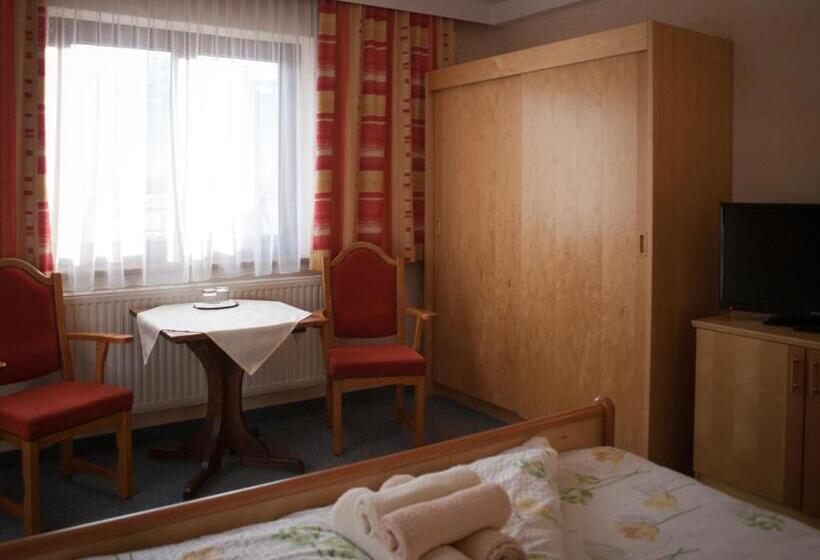 Люкс 3 Спальни, Pension Handle