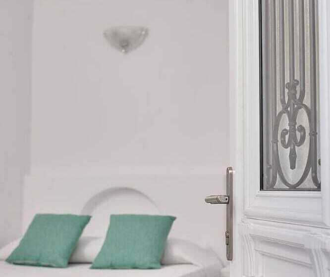 Studio Standard, Ayoba Santorini