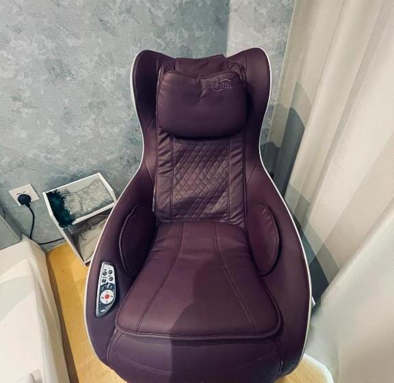 اتاق لوکس, Double H Boutique