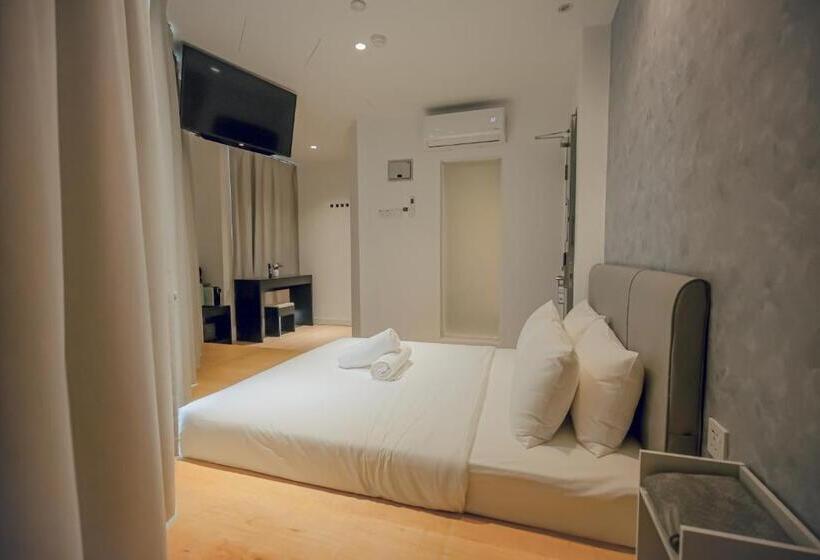 اتاق لوکس, Double H Boutique